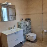 Daire Luxurious And Cosy Brick - Free Private Parking *