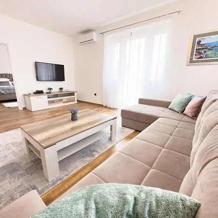 Luxurious And Cosy Brick - Free Private Parking Apartman Szarajevó