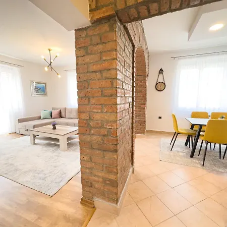 아파트 Luxurious And Cosy Brick - Free Private Parking