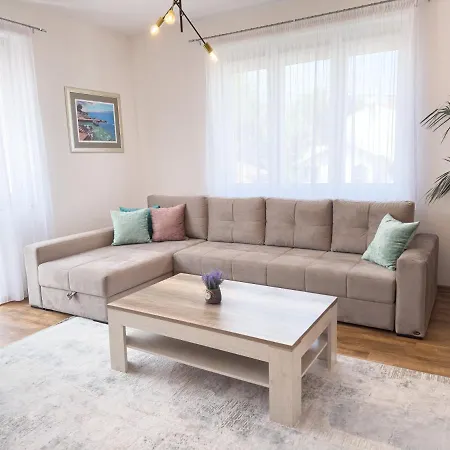 Apartman Luxurious And Cosy Brick - Free Private Parking *