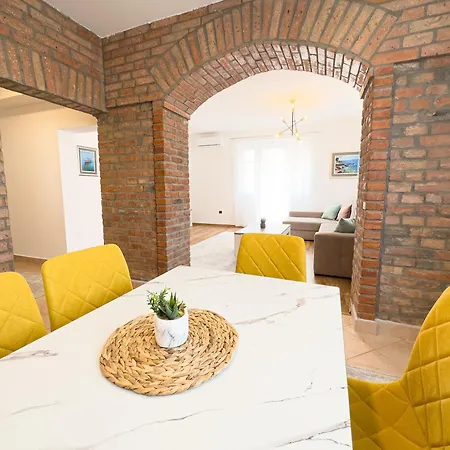 아파트 Luxurious And Cosy Brick - Free Private Parking *