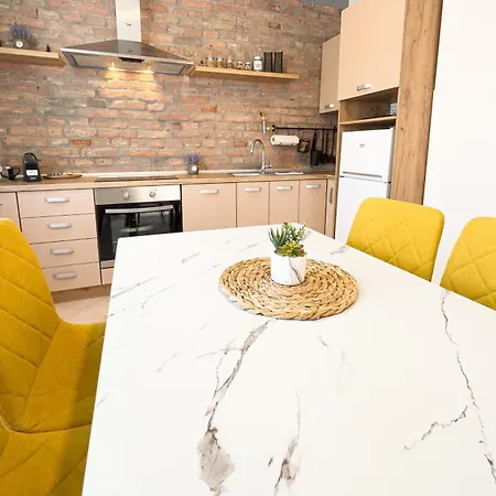 Luxurious And Cosy Brick - Free Private Parking