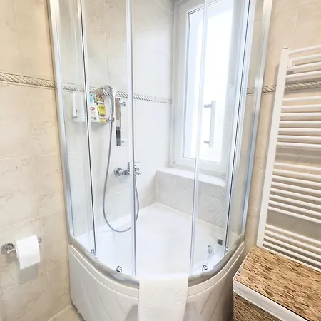 Apartment Luxurious And Cosy Brick - Free Private Parking